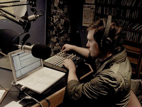 {Live Sonic Manipulation}