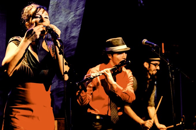 Mélisande Electrotrad performing live with guest artists Yaëlle Azoulay, Greg Krypto Selinger, and Yves Lambert